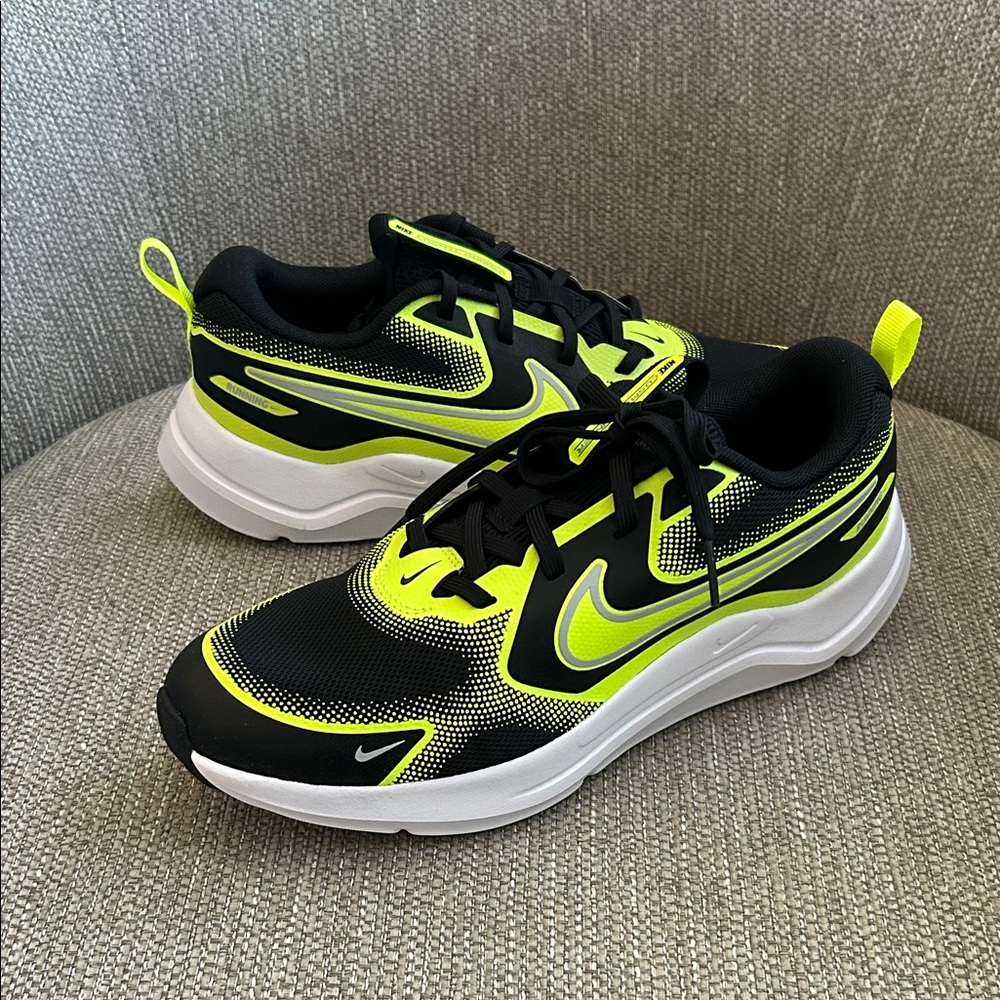 Nike Cosmic Runner Sneakers